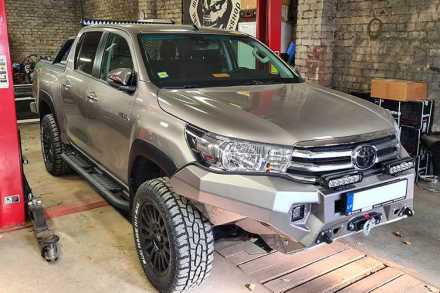 CUSTOM OFF-ROAD BUMPERS AND SIDE STEPS