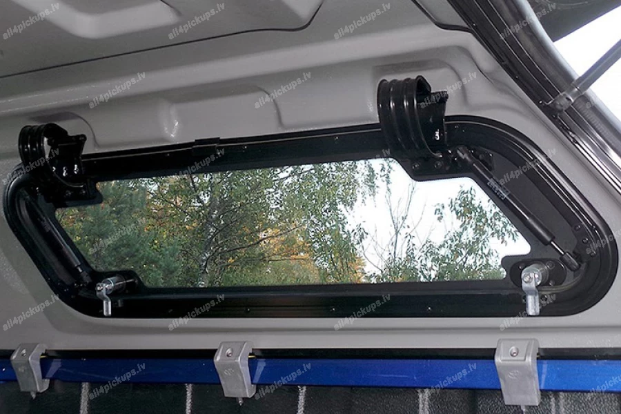 KRAVAS KASTES BŪDA AEROKLAS (AR PACEĻAMIEM SĀNU LOGIEM) TOYOTA Hilux