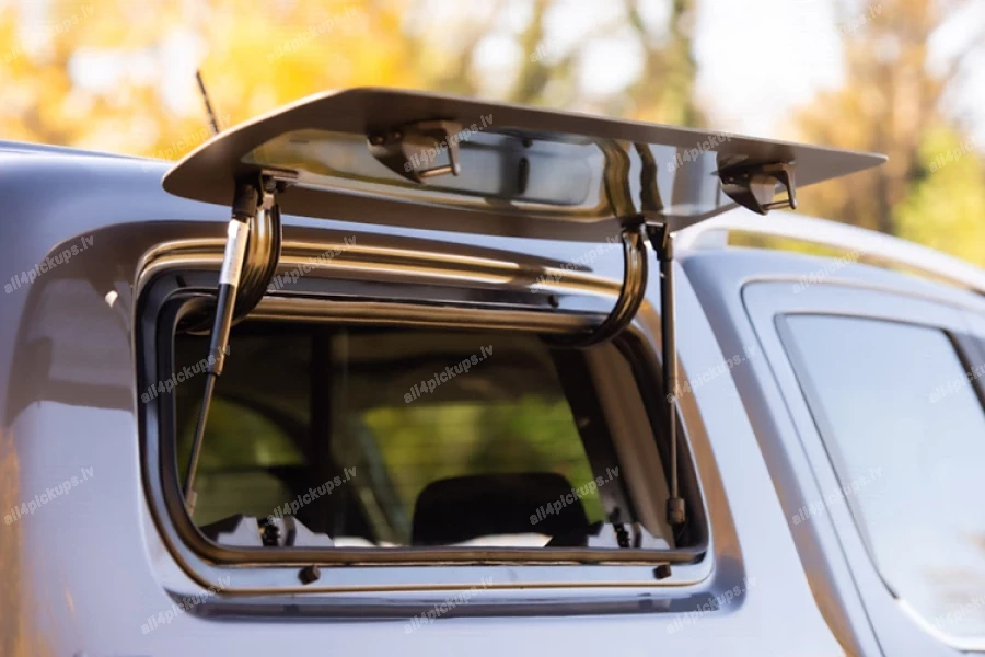 KRAVAS KASTES BŪDA AEROKLAS (AR PACEĻAMIEM SĀNU LOGIEM) TOYOTA Hilux