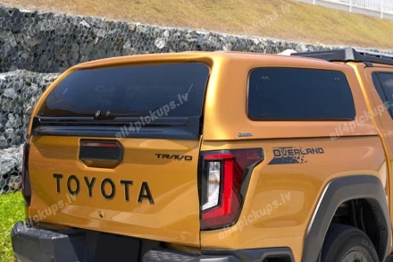 KRAVAS KASTES BŪDA AEROKLAS (AR PACEĻAMIEM SĀNU LOGIEM) TOYOTA Hilux