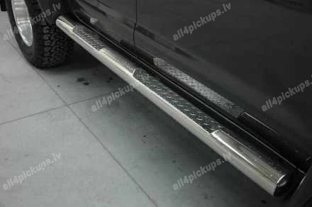 STEELER ROUND SIDE BARS WITH INTEGRATED FOOTSTEPS TOYOTA Hilux