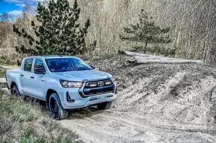 ИНТЕГРИРОВАННЫЙ КОМПЛЕКТ ДОПОЛНИТЕЛЬНЫХ ФАР LAZER LED (TRIPLE-R 750 ELITE)