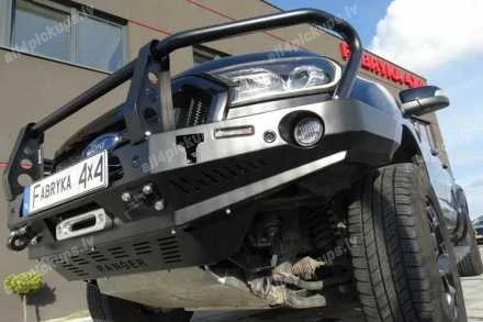 PRIEKŠĒJAIS TĒRAUDA BUFERIS AR AIZSARGSTIENI F4X4