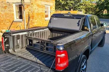FOLDING TONNEAU COVER BAKFLIP MX4 (5.7FT BED, W RAMBOX) DODGE RAM 1500